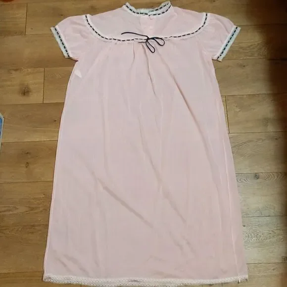 Vintage NYLFrance Josselyne baby pink nylon peignoir - Picture 2 of 13